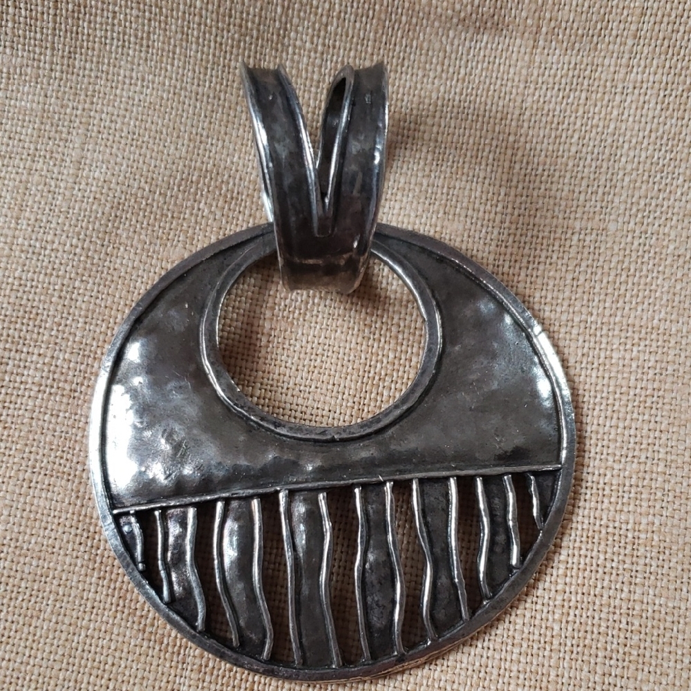Silpada 925 Silver Circular Pendant Necklace